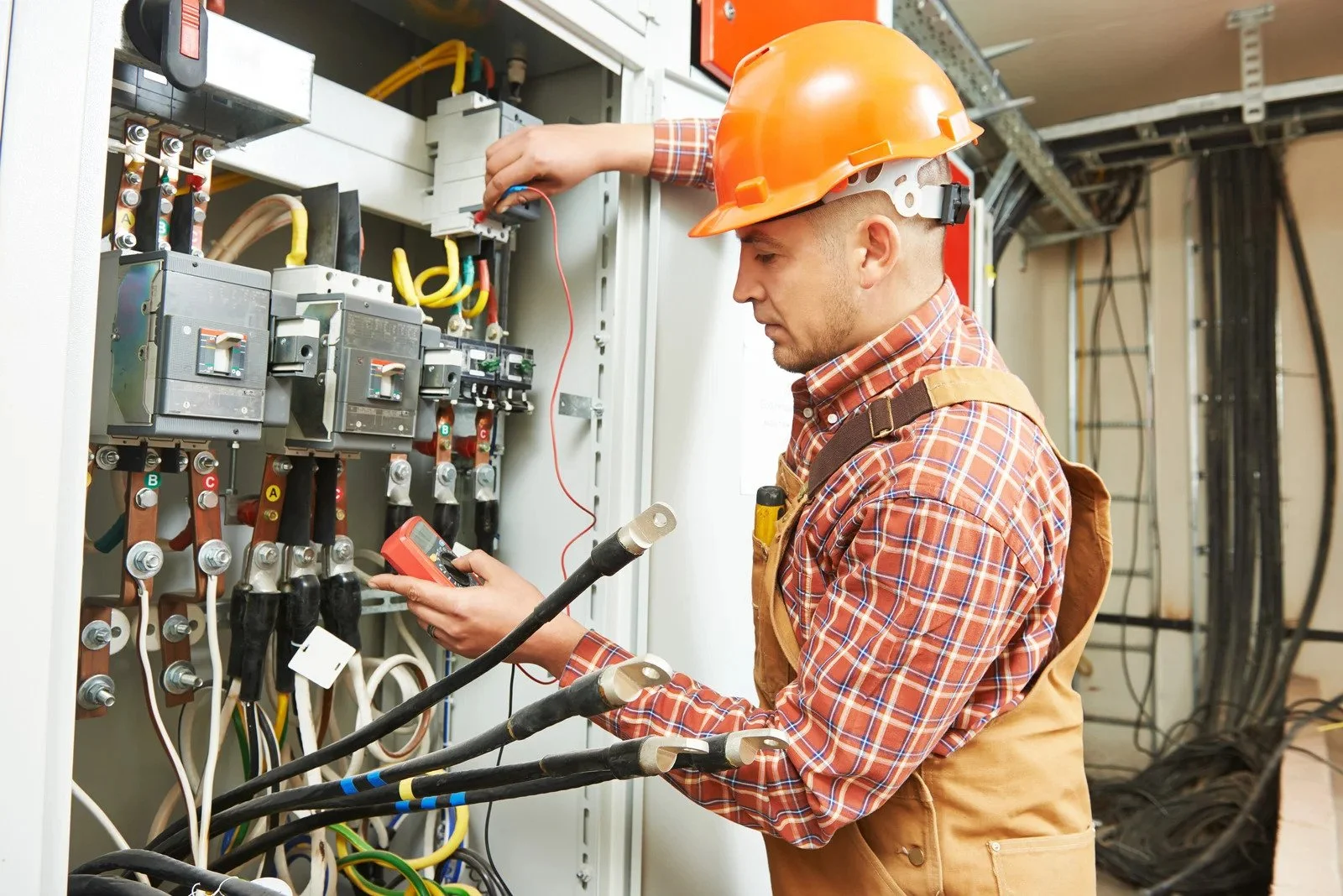 Emergency electrician responding to an urgent electrical fault