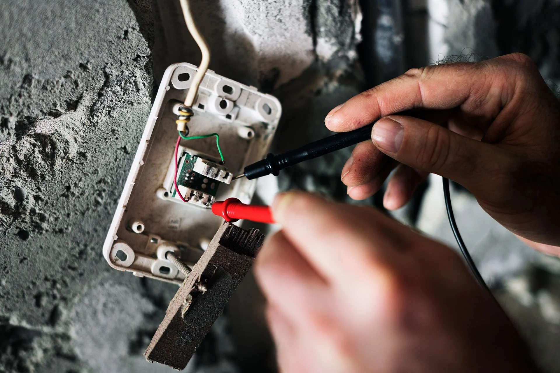 24/7 emergency electrician services on the Gold Coast