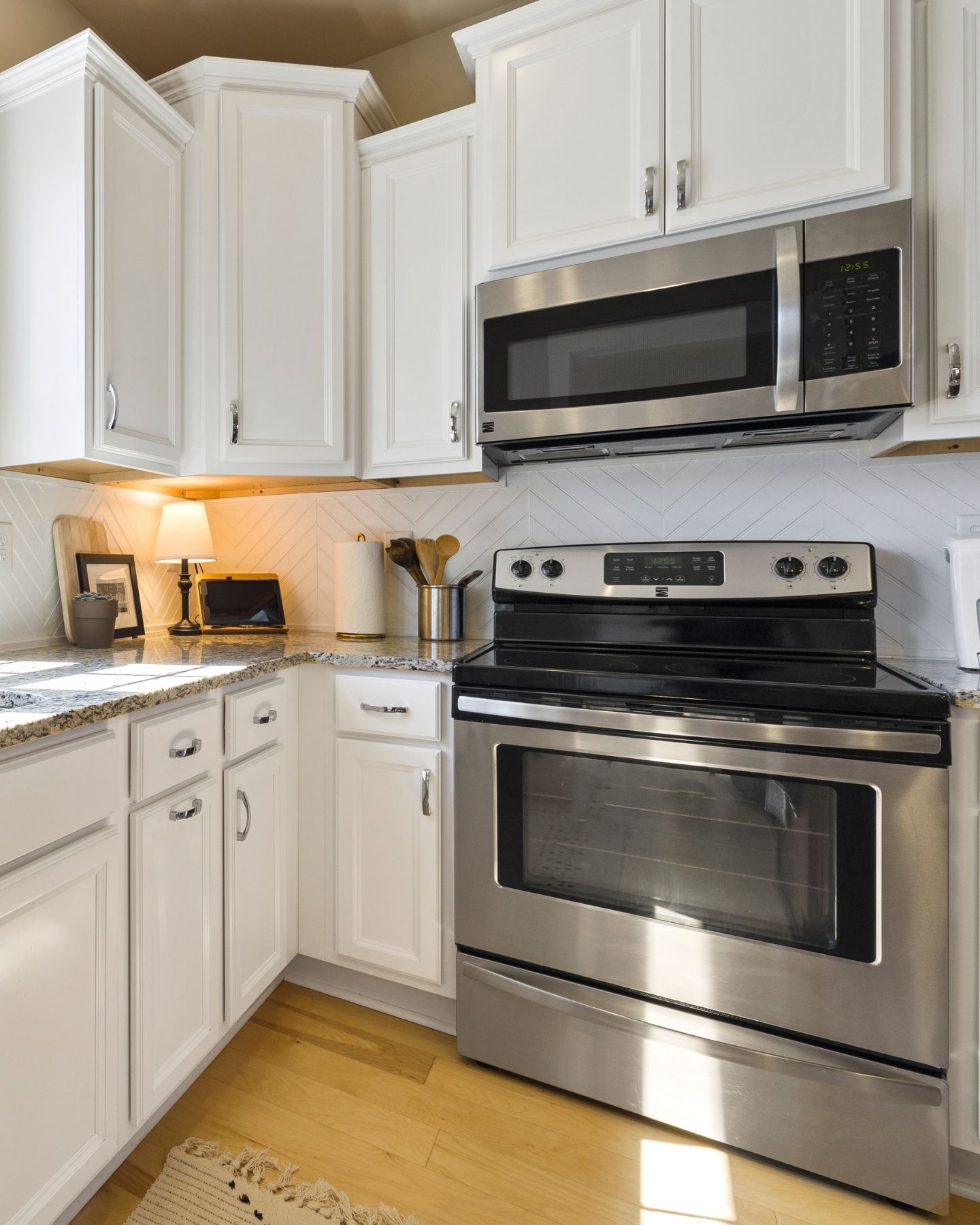 Kitchen with oven, cooktop and microwave wired by HUX Electrical
